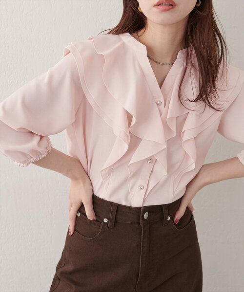 natural couture(ナチュラルクチュール)の「ラッフルフリルブラウス(シャツ/ブラウス・レディース・オフホワイト/ドット/ブラウン/ブラック/ピンク/ネイビー・FREE)」の19枚目の写真