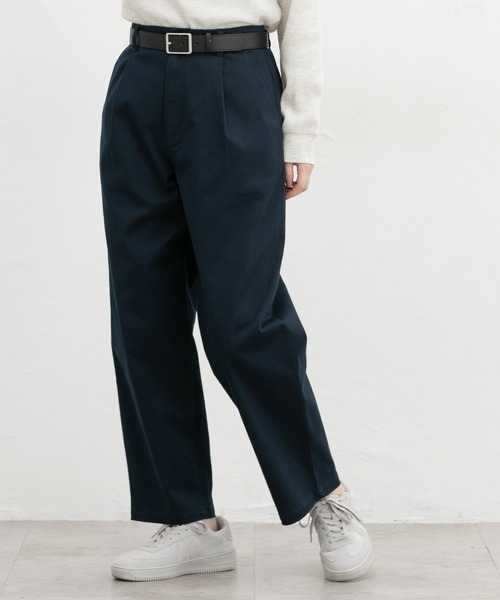 Honeys(ハニーズ)の「ゆったりチノパンツ(股下63cm)(チノパンツ・レディース・ブラック/ネイビー/モカ・3L/L/LL/M/S/SS)」の1枚目の写真