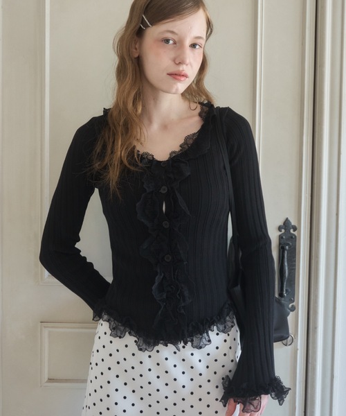 Birthday room（バースデイルーム）の「フロントフリルレースリブニット/Ribbed knit top with front ruffle lace detail（Tシャツ/カットソー・レディース・ホワイト/ブラック・FREE）」の2枚目の写真