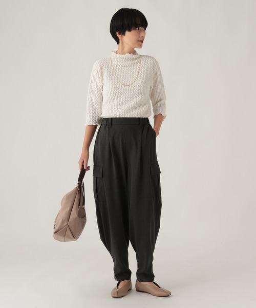 Elura（エルーラ）の「シャーリングカットソー/1079327（Tシャツ/カットソー・レディース・ブラック/グリーン系その他/オフホワイト・FREE）」の6枚目の写真