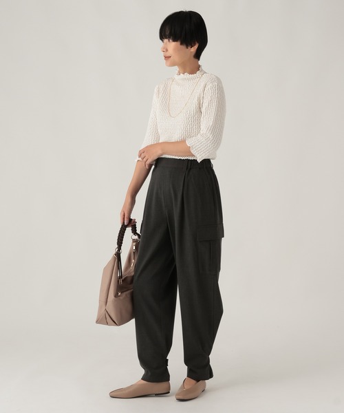 Elura（エルーラ）の「シャーリングカットソー/1079327（Tシャツ/カットソー・レディース・ブラック/グリーン系その他/オフホワイト・FREE）」の8枚目の写真