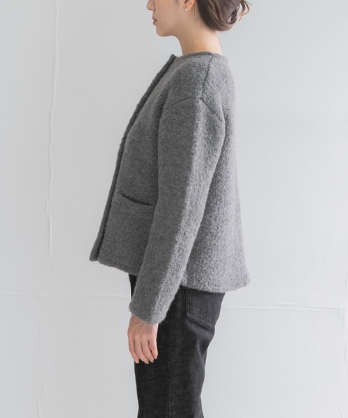 URBAN RESEARCH ROSSO WOMEN(アーバンリサーチ ロッソ)の「『WEB限定』ウール混ブークレニットジャケット(ノーカラージャケット・レディース・ベージュ/ブルー系その他/グレー・FREE)」の17枚目の写真