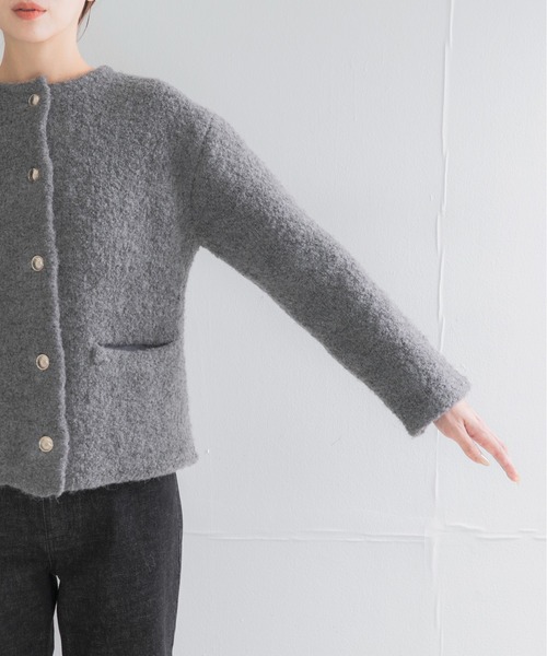 URBAN RESEARCH ROSSO WOMEN(アーバンリサーチ ロッソ)の「『WEB限定』ウール混ブークレニットジャケット(ノーカラージャケット・レディース・ベージュ/ブルー系その他/グレー・FREE)」の19枚目の写真