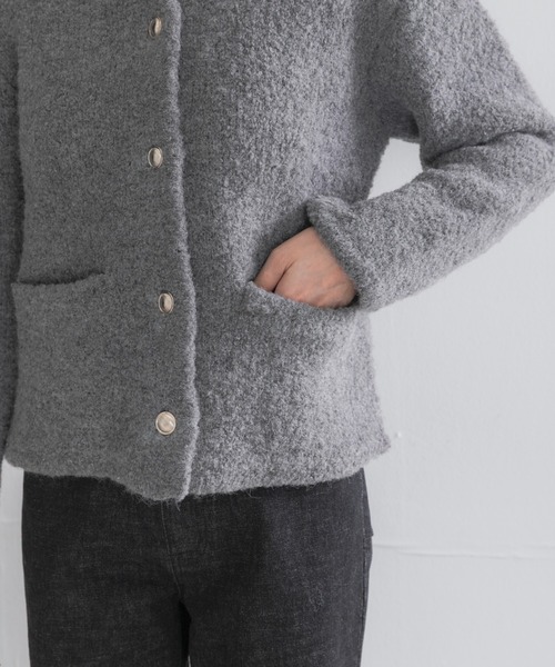 URBAN RESEARCH ROSSO WOMEN(アーバンリサーチ ロッソ)の「『WEB限定』ウール混ブークレニットジャケット(ノーカラージャケット・レディース・ベージュ/ブルー系その他/グレー・FREE)」の20枚目の写真