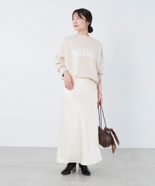 MICA&DEAL(マイカ&ディール)の「"MICALLGE"ロゴラグランスリーブスウェット(スウェット・レディース・チャコールグレー/オートミール/グレー・FREE)」の8枚目の写真