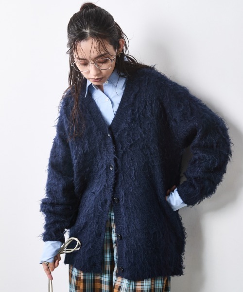 CHIC STYLE(シックスタイル)の「へアリーVネックニットカーディガン<大きいサイズ有>シックスタイル(カーディガン/ボレロ・レディース・チャコール/モカ/ネイビー・L/M/5L/4L/3L/LL)」の3枚目の写真