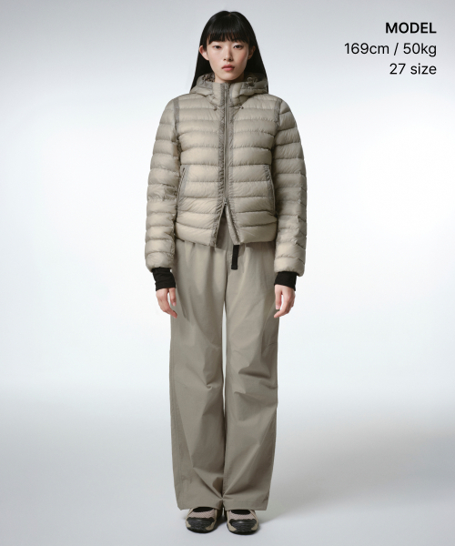 MUSINSA STANDARD WOMAN（ムシンサスタンダードウーマン）の「[シティレジャー] ウィメンズ ナイロン ベルト付き パラシュートパンツ [グレイッシュベージュ]（スウェットパンツ・レディース・その他・30/25/26/27/28/29/24）」の2枚目の写真