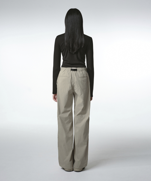 MUSINSA STANDARD WOMAN（ムシンサスタンダードウーマン）の「[シティレジャー] ウィメンズ ナイロン ベルト付き パラシュートパンツ [グレイッシュベージュ]（スウェットパンツ・レディース・その他・30/25/26/27/28/29/24）」の3枚目の写真