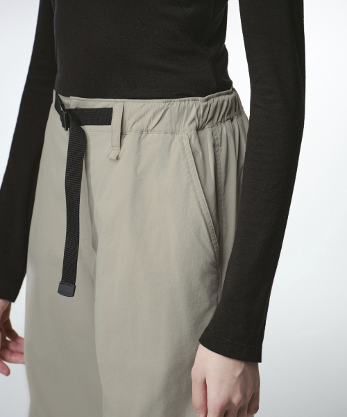 MUSINSA STANDARD WOMAN（ムシンサスタンダードウーマン）の「[シティレジャー] ウィメンズ ナイロン ベルト付き パラシュートパンツ [グレイッシュベージュ]（スウェットパンツ・レディース・その他・30/25/26/27/28/29/24）」の7枚目の写真