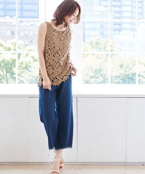 Pierrot（ピエロ）の「花柄総レースタンクトップ/ノースリーブ　袖なし（タンクトップ・レディース・ホワイト/ブラウン/ネイビー/ブラック/ピンクベージュ・M/L）」の8枚目の写真