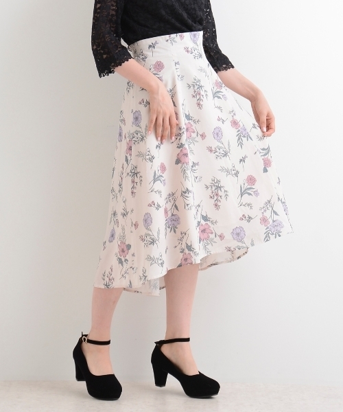 MAJESTIC LEGON（マジェスティックレゴン）の「【WEB限定価格】ヴィンテージフラワースカート（スカート・レディース・ブラック系その他/ホワイト系その他2/グリーン系その他・MEDIUM）」の2枚目の写真