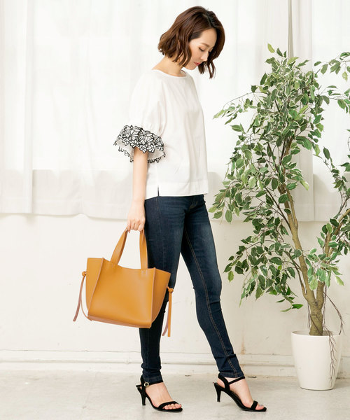 KOBE LETTUCE（コウベレタス）の「サイドフリンジフェイクレザートートバッグ（トートバッグ・レディース・オフホワイト/ベージュ/イエロー/ブラック・FREE）」の13枚目の写真