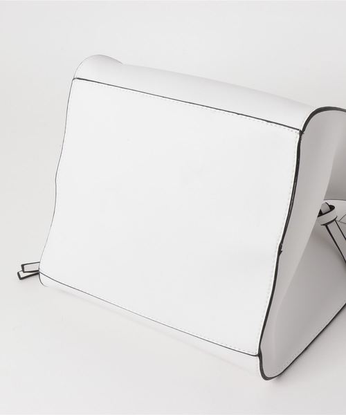 KOBE LETTUCE（コウベレタス）の「サイドフリンジフェイクレザートートバッグ（トートバッグ・レディース・オフホワイト/ベージュ/イエロー/ブラック・FREE）」の6枚目の写真