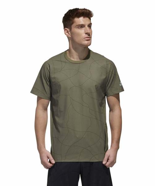 adidas(アディダス)の「アディダス M4T ネットグラフィック Tシャツ(Tシャツ/カットソー・メンズ・ブラック/ネイビー/ブラウン・M/L/S/XL/XXL)」の1枚目の写真