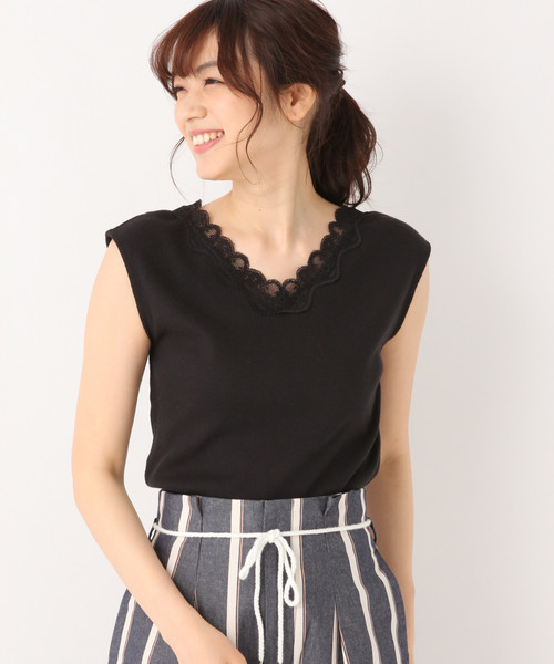 GLOBAL WORK（グローバルワーク）の「BEAUTEEレースVフレンチT/824919（Tシャツ/カットソー・レディース・ホワイト/ブラック/その他/ベージュ・SMALL/LARGE/MEDIUM）」の2枚目の写真