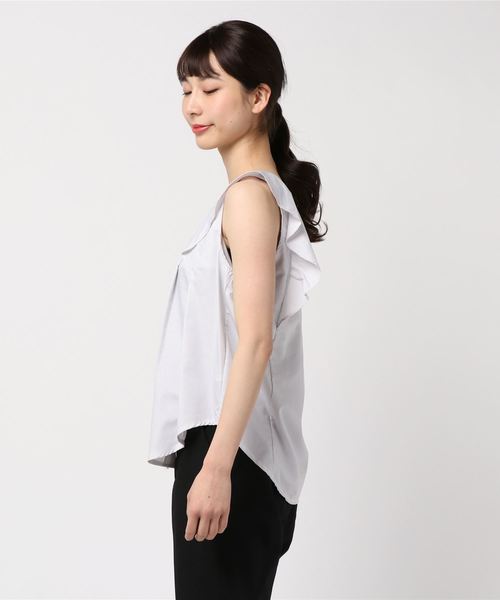 TRUDEA(トルディア)の「ラッフルスリーブストライプブラウス(シャツ/ブラウス・レディース・ホワイト×グレー/ベージュ/ホワイト/ホワイト×イエロー/ホワイト×ネイビー・LARGE/MEDIUM)」の6枚目の写真