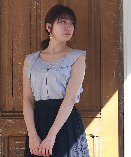 TRUDEA(トルディア)の「ラッフルスリーブストライプブラウス(シャツ/ブラウス・レディース・ホワイト×グレー/ベージュ/ホワイト/ホワイト×イエロー/ホワイト×ネイビー・LARGE/MEDIUM)」の3枚目の写真