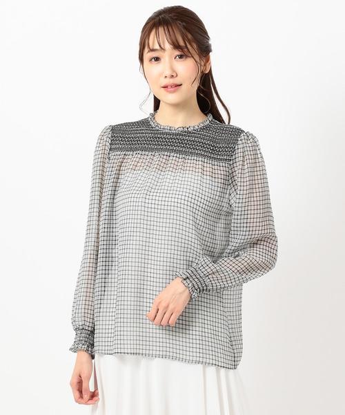 Feroux(フェルゥ)の「【洗える】スモッキング ブラウス(シャツ/ブラウス・レディース・ブラック系3/ローズ系3/アイボリー系/ライトグリーン系・2)」の10枚目の写真
