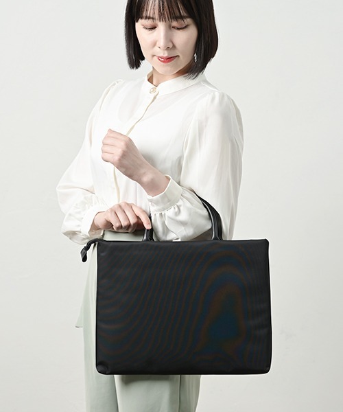 Fun & Daily(ファンアンドデイリー)の「F&D : 13インチ Waterproof PC Bag(ビジネスバッグ・メンズ・ブラック/ネイビー/ブラック系その他/ブルー系その他・FREE)」の11枚目の写真