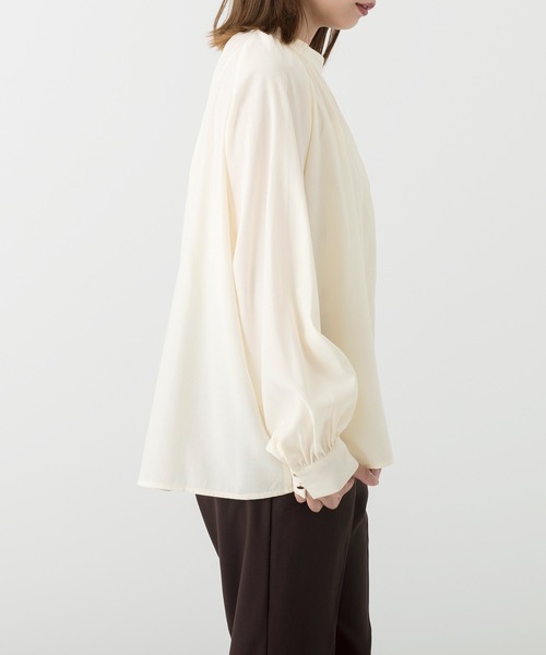Ambre Neige(アンブルネージュ)の「ギャザーブラウス/【WEB/EC限定商品】(シャツ/ブラウス・レディース・オフホワイト/カーキ/ダークブルー・FREE)」の5枚目の写真