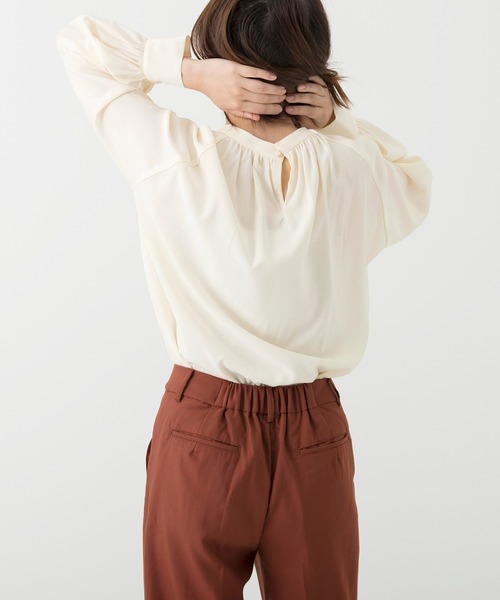 Ambre Neige(アンブルネージュ)の「ギャザーブラウス/【WEB/EC限定商品】(シャツ/ブラウス・レディース・オフホワイト/カーキ/ダークブルー・FREE)」の6枚目の写真