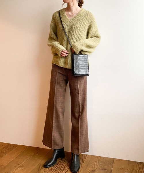 archives（アルシーヴ）の「片畦Vネック袖ボリュームプルオーバー（ニット/セーター・レディース・ベージュ/ブルー/グリーン・MEDIUM）」の9枚目の写真