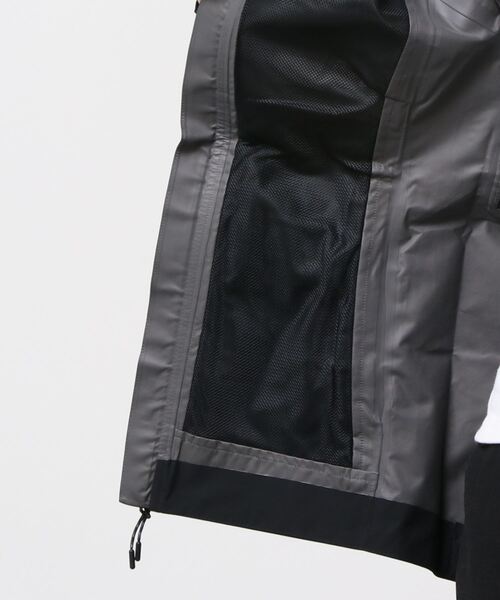 BURTON(バートン)の「GORE-TEX ゴアテックス 防水 パッカブル マウンテンパーカー(マウンテンパーカー・レディース・ブラック・S/M/XS)」の4枚目の写真