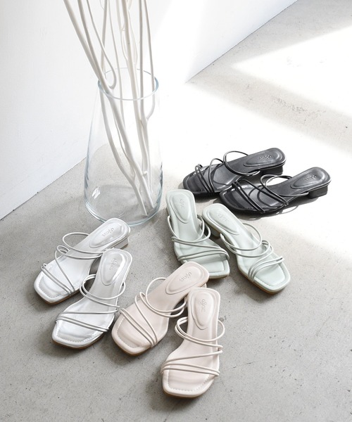 sango（sango）の「変形スクエアヒールナローストラップサンダル（サンダル・レディース・アイボリー/ブルー/シルバー/ブラック・LL/3L/SS/S/M/L）」の2枚目の写真