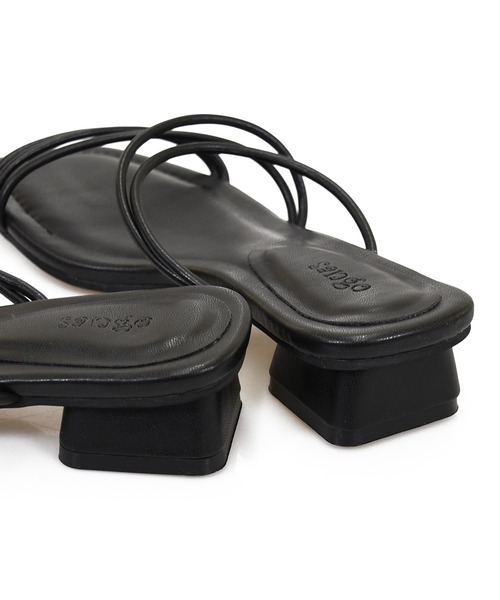 sango（sango）の「変形スクエアヒールナローストラップサンダル（サンダル・レディース・アイボリー/ブルー/シルバー/ブラック・LL/3L/SS/S/M/L）」の19枚目の写真