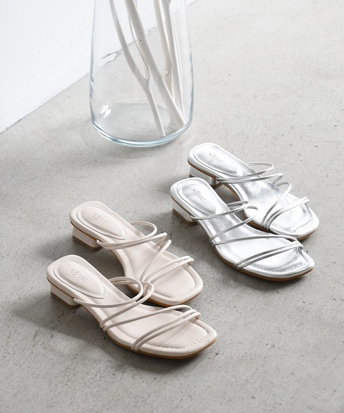 sango（sango）の「変形スクエアヒールナローストラップサンダル（サンダル・レディース・アイボリー/ブルー/シルバー/ブラック・LL/3L/SS/S/M/L）」の7枚目の写真