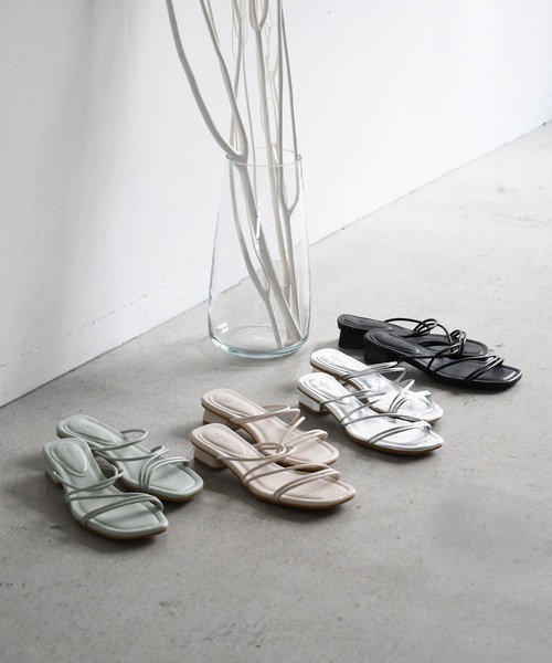 sango（sango）の「変形スクエアヒールナローストラップサンダル（サンダル・レディース・アイボリー/ブルー/シルバー/ブラック・LL/3L/SS/S/M/L）」の9枚目の写真