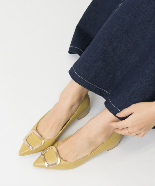 RANDA(ランダ)の「ストレスフリー/ゴールドパーツローヒールパンプス(パンプス・レディース・アイボリー/イエロー/ベージュ/ブラック・24/25/22/25.5/22.5/23/23.5/24.5)」の4枚目の写真