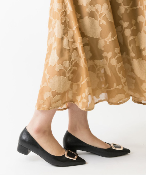 RANDA(ランダ)の「ストレスフリー/ゴールドパーツローヒールパンプス(パンプス・レディース・アイボリー/イエロー/ベージュ/ブラック・24/25/22/25.5/22.5/23/23.5/24.5)」の8枚目の写真