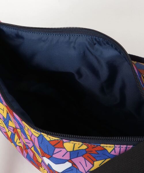 CHUMS(チャムス)の「【CHUMS】Recycle Small Banana Shoulder(ショルダーバッグ・メンズ・その他/サックスブルー/サンドベージュ/ブラック/ベージュ系その他/カーキ/ブラック×ホワイト・FREE)」の13枚目の写真