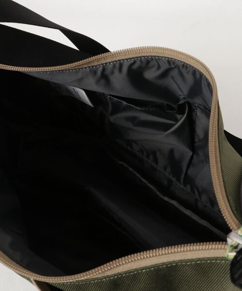CHUMS(チャムス)の「【CHUMS】Recycle Small Banana Shoulder(ショルダーバッグ・メンズ・その他/サックスブルー/サンドベージュ/ブラック/ベージュ系その他/カーキ/ブラック×ホワイト・FREE)」の15枚目の写真