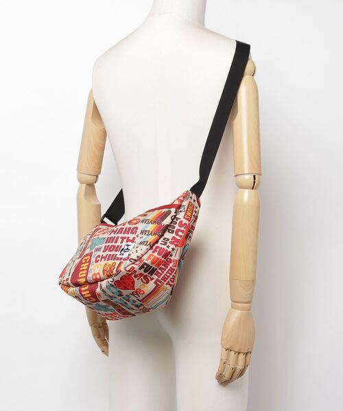 CHUMS(チャムス)の「【CHUMS】Recycle Small Banana Shoulder(ショルダーバッグ・メンズ・その他/サックスブルー/サンドベージュ/ブラック/ベージュ系その他/カーキ/ブラック×ホワイト・FREE)」の17枚目の写真