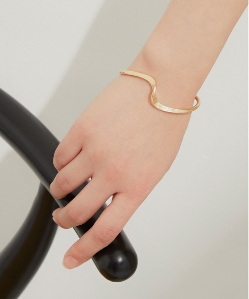 Auntie Rosa Holiday(アンティローザホリデー)の「ニュアンスバングル(バングル/リストバンド・レディース・シルバー/ゴールド・FREE)」の2枚目の写真