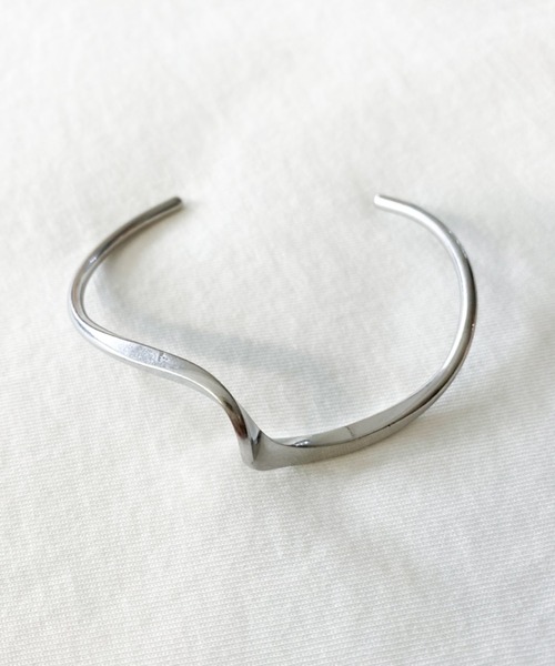 Auntie Rosa Holiday(アンティローザホリデー)の「ニュアンスバングル(バングル/リストバンド・レディース・シルバー/ゴールド・FREE)」の7枚目の写真