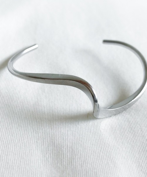Auntie Rosa Holiday(アンティローザホリデー)の「ニュアンスバングル(バングル/リストバンド・レディース・シルバー/ゴールド・FREE)」の5枚目の写真
