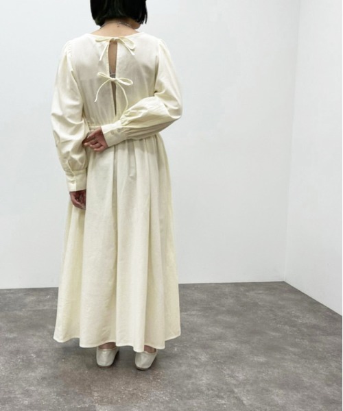 apres jour mignon(アプレジュールミニョン)の「バックリボンワンピース 【ZOZOTOWN限定アイテム】(ワンピース・レディース・ベージュ/アイボリー/ブラック・フリー/X-LARGE)」の2枚目の写真