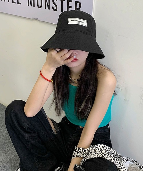 me+em select（ミームセレクト）の「シンプルタグカラーバケットハット【数量限定販売】（ハット・レディース・ピンク/パープル/ブラック/イエロー/グレー/ベージュ/ブルー/キャメル・FREE）」の2枚目の写真