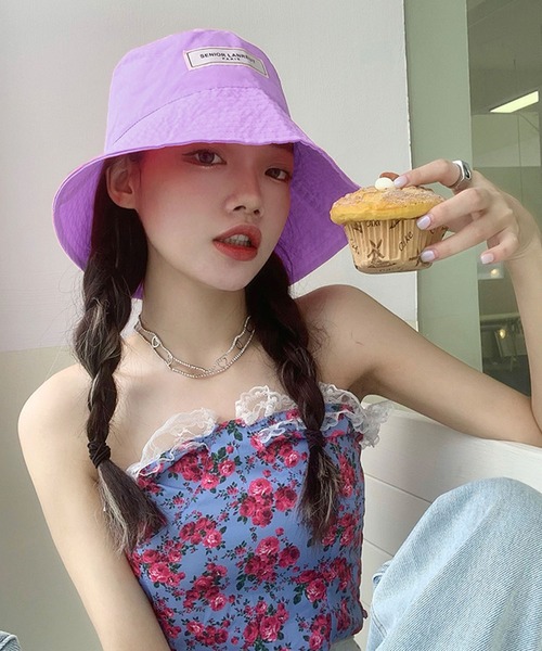 me+em select（ミームセレクト）の「シンプルタグカラーバケットハット【数量限定販売】（ハット・レディース・ピンク/パープル/ブラック/イエロー/グレー/ベージュ/ブルー/キャメル・FREE）」の17枚目の写真