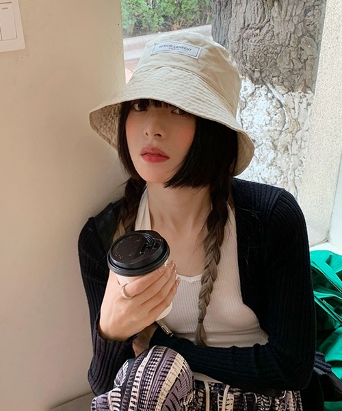 me+em select（ミームセレクト）の「シンプルタグカラーバケットハット【数量限定販売】（ハット・レディース・ピンク/パープル/ブラック/イエロー/グレー/ベージュ/ブルー/キャメル・FREE）」の9枚目の写真