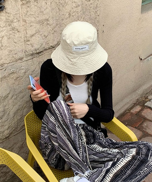 me+em select（ミームセレクト）の「シンプルタグカラーバケットハット【数量限定販売】（ハット・レディース・ピンク/パープル/ブラック/イエロー/グレー/ベージュ/ブルー/キャメル・FREE）」の10枚目の写真