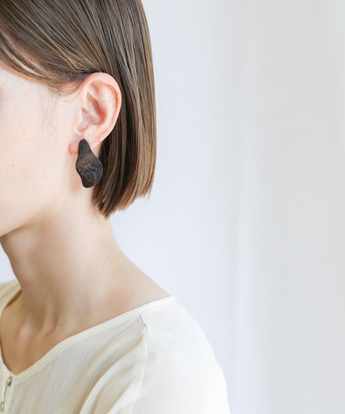 select MOCA（セレクトモカ）の「ドロップウッドピアス（ピアス（両耳用）・レディース・ダークブラウン/ブラウン/アイボリー・FREE）」の4枚目の写真