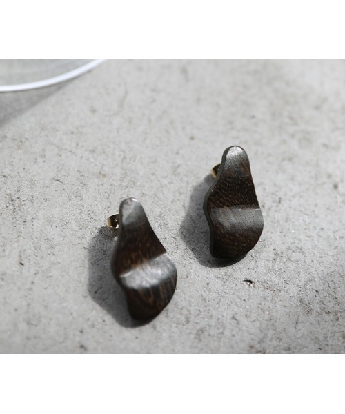 select MOCA（セレクトモカ）の「ドロップウッドピアス（ピアス（両耳用）・レディース・ダークブラウン/ブラウン/アイボリー・FREE）」の6枚目の写真