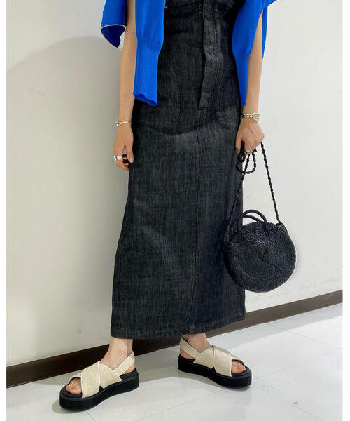 TOMORROWLAND (トゥモローランド)の「コットンデニム ハイウエストジャンパースカート(ジャンパースカート・レディース・ブラック/ライトベージュ・36/34)」の14枚目の写真