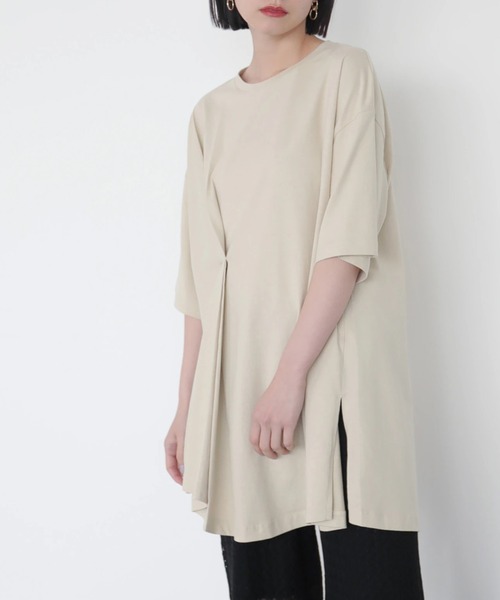 AMERICAN HOLIC（アメリカンホリック）の「フロントタック半袖カットチュニック　＊（Tシャツ/カットソー・レディース・ライトベージュ/オフホワイト/ラベンダー/ブラック・FREE）」の4枚目の写真