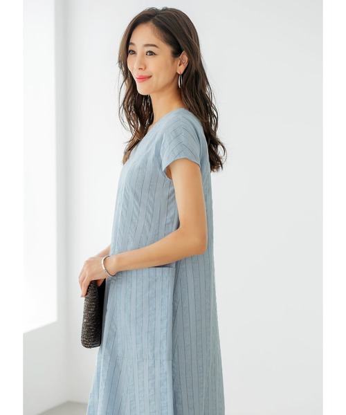 STYLE DELI(スタイルデリ)の「サッカーストライプAラインワンピース(ワンピース・レディース・ブラック/サックスブルー・01/02)」の8枚目の写真