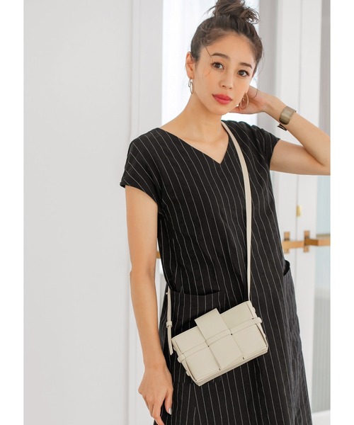STYLE DELI(スタイルデリ)の「サッカーストライプAラインワンピース(ワンピース・レディース・ブラック/サックスブルー・01/02)」の21枚目の写真